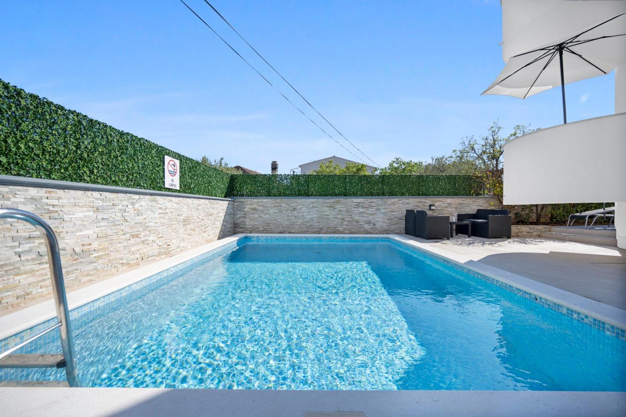 Aquarius Apartments - Beachside With Heated Pool Vodice Dış mekan fotoğraf