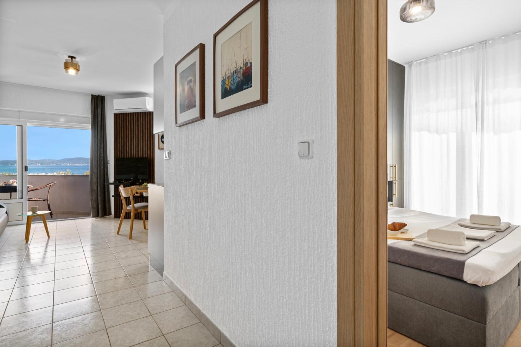 Aquarius Apartments - Beachside With Heated Pool Vodice Dış mekan fotoğraf