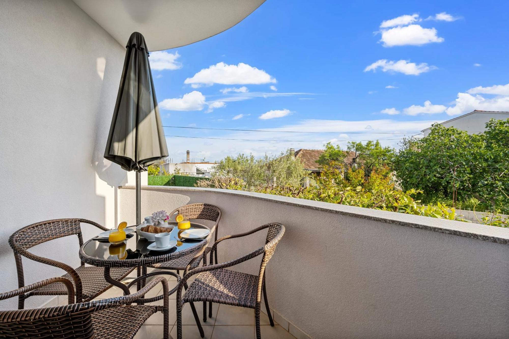 Aquarius Apartments - Beachside With Heated Pool Vodice Oda fotoğraf
