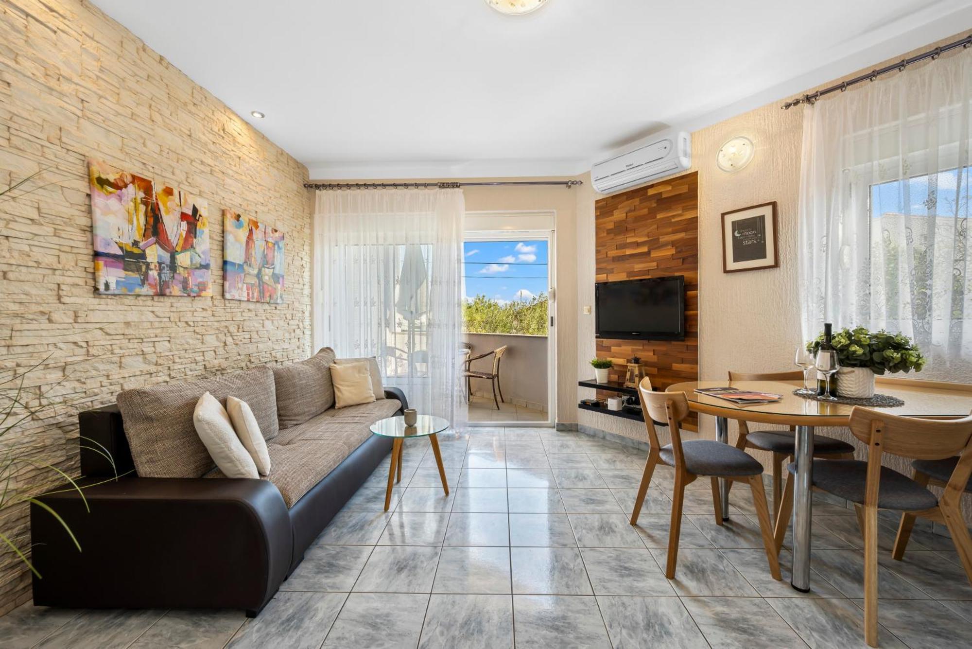 Aquarius Apartments - Beachside With Heated Pool Vodice Dış mekan fotoğraf