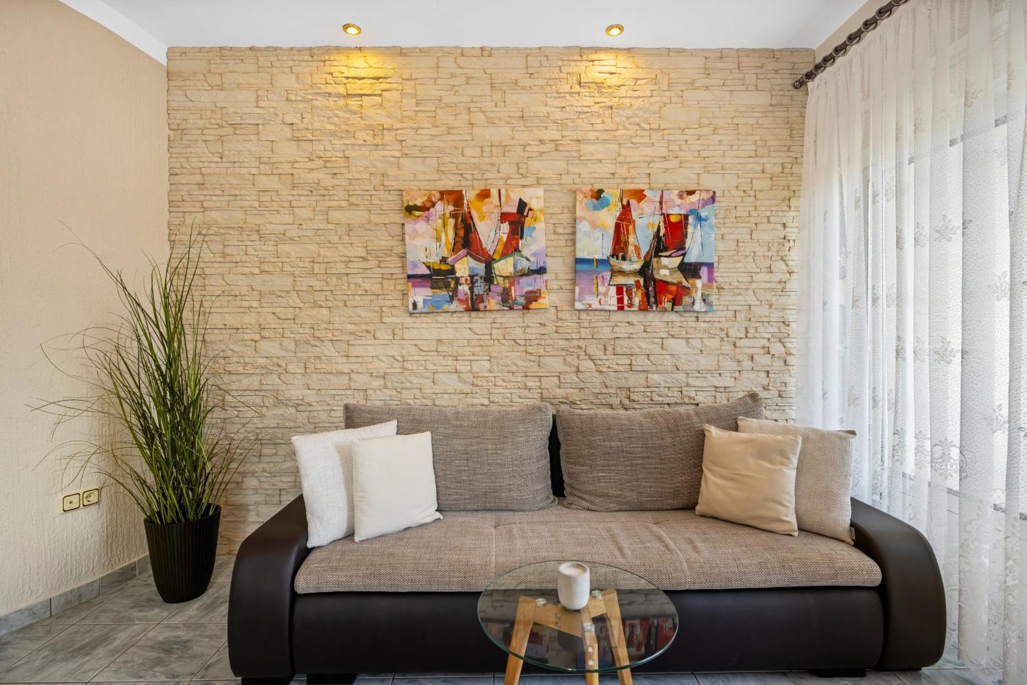 Aquarius Apartments - Beachside With Heated Pool Vodice Oda fotoğraf