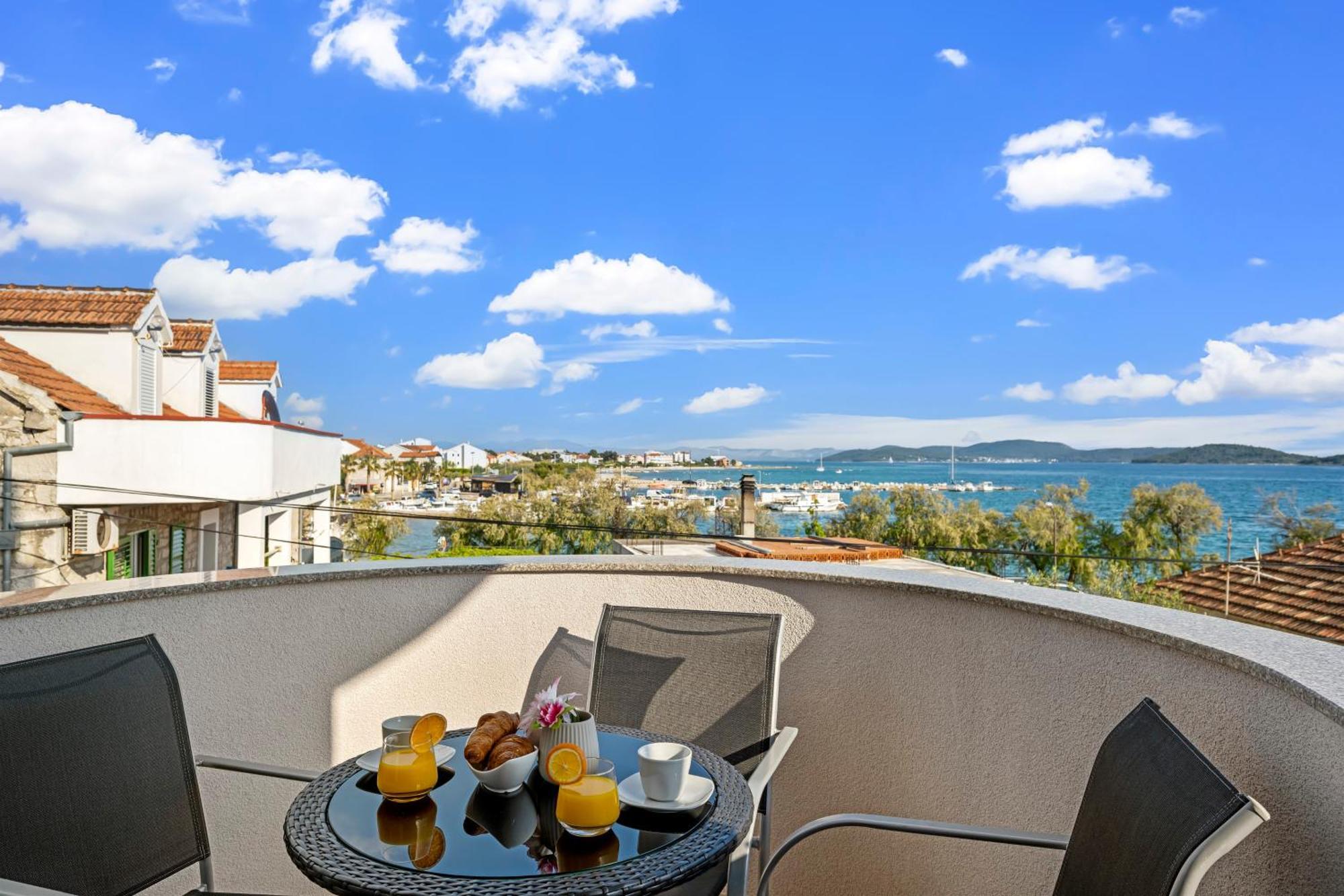 Aquarius Apartments - Beachside With Heated Pool Vodice Dış mekan fotoğraf