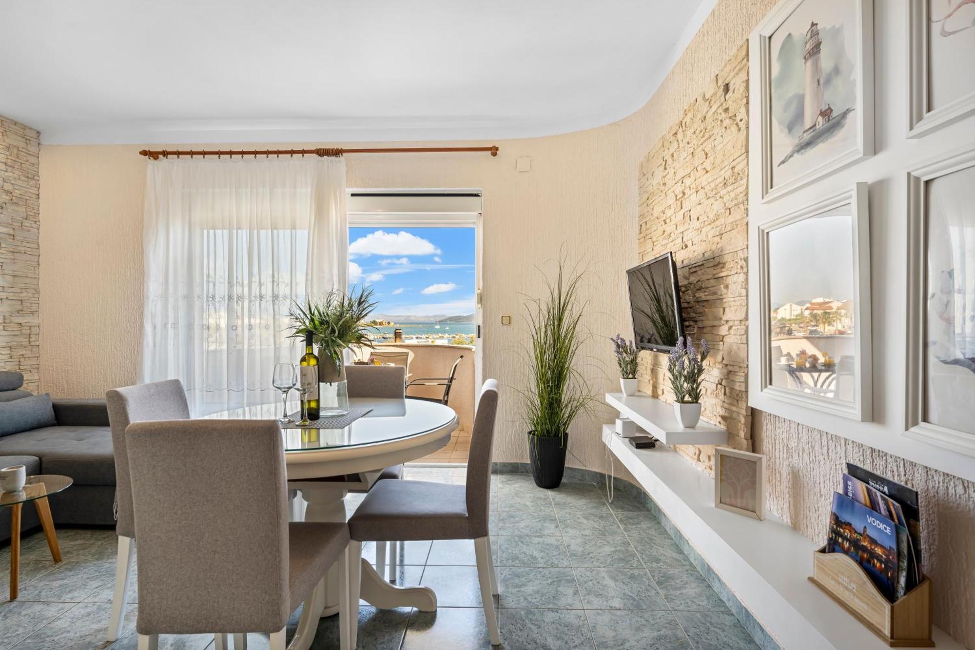 Aquarius Apartments - Beachside With Heated Pool Vodice Oda fotoğraf