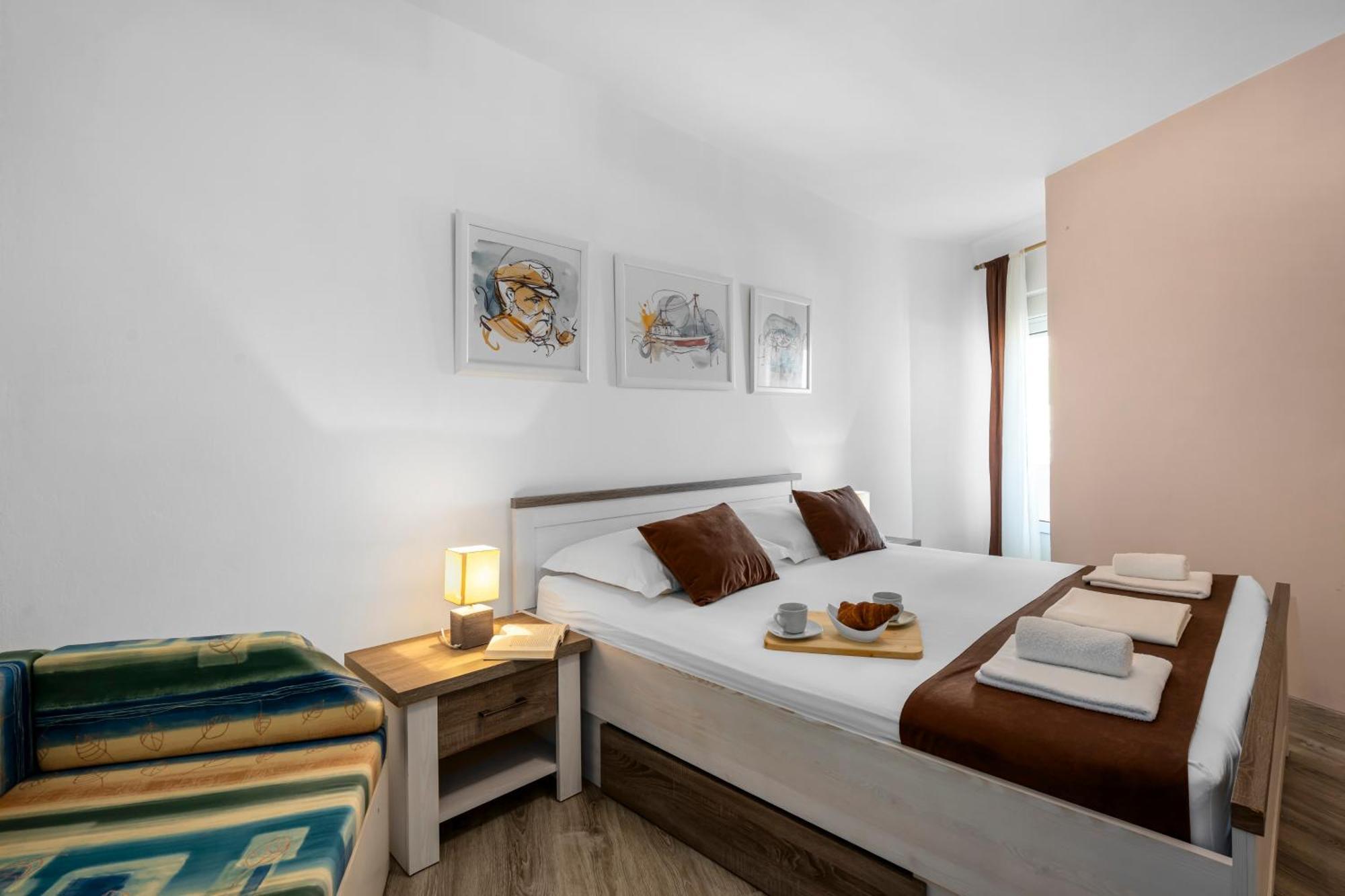Aquarius Apartments - Beachside With Heated Pool Vodice Oda fotoğraf