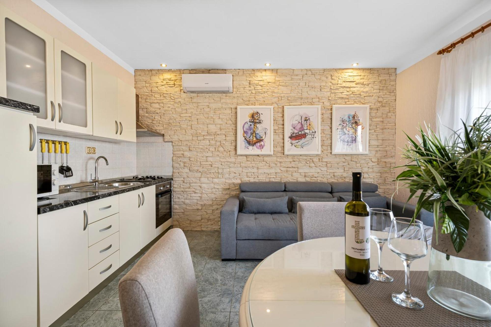 Aquarius Apartments - Beachside With Heated Pool Vodice Oda fotoğraf