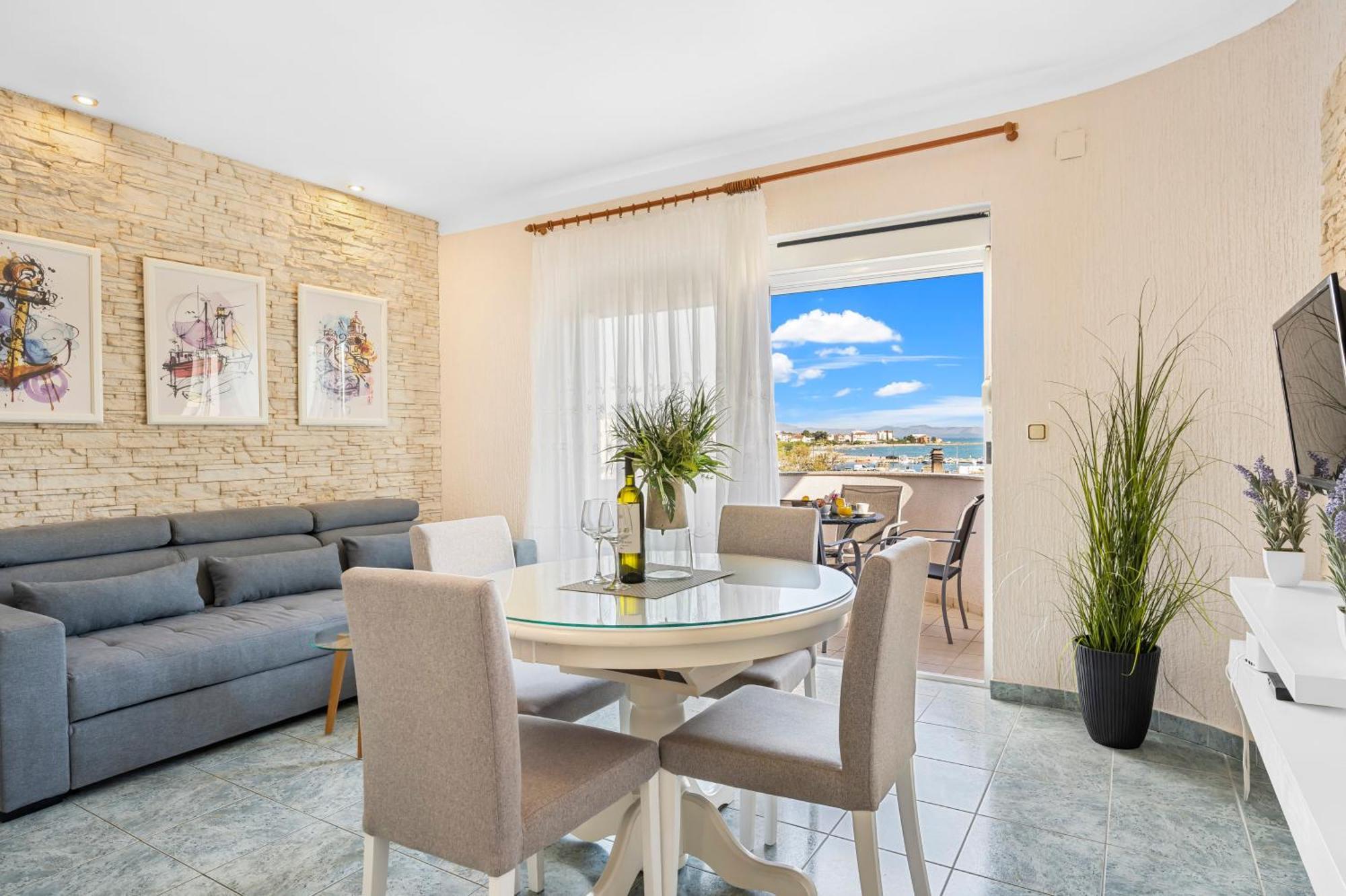 Aquarius Apartments - Beachside With Heated Pool Vodice Dış mekan fotoğraf