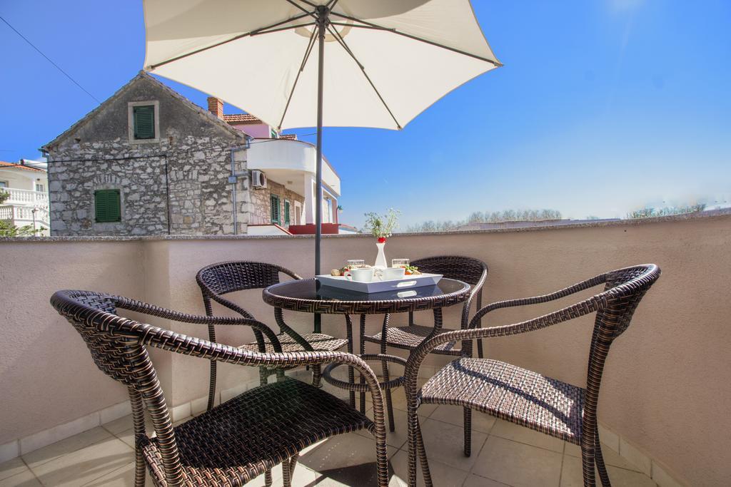 Aquarius Apartments - Beachside With Heated Pool Vodice Dış mekan fotoğraf