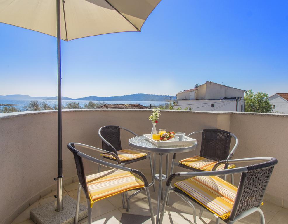 Aquarius Apartments - Beachside With Heated Pool Vodice Dış mekan fotoğraf