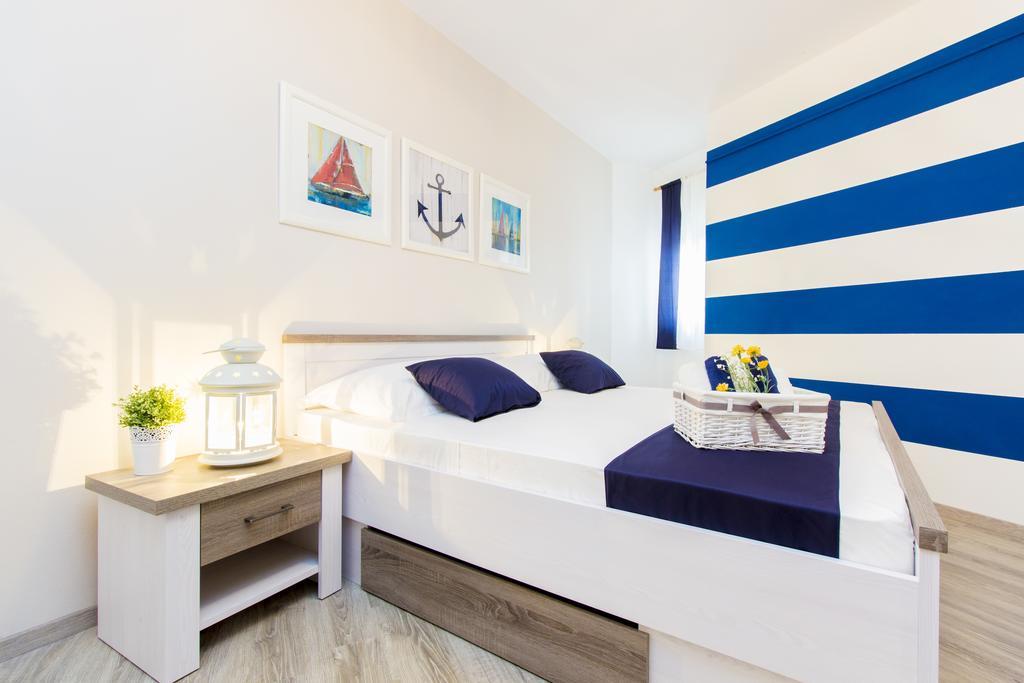Aquarius Apartments - Beachside With Heated Pool Vodice Dış mekan fotoğraf