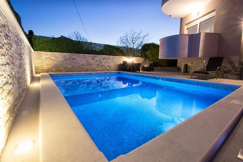 Aquarius Apartments - Beachside With Heated Pool Vodice Dış mekan fotoğraf